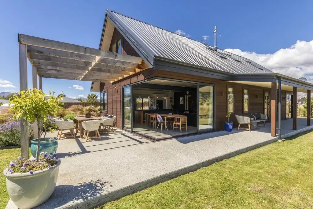 Hunt Place, open corner exterior